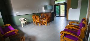 a kitchen and dining room with a table and chairs at Belmonte in Kalasa