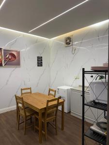 a dining room with a wooden table and chairs at شاليهات Luma الفندقية in Bisha Airport