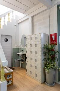 a room with a bunch of lockers and a sink at Haonorn Hostel in Thong Sala
