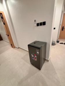 a box sitting in the middle of a room at شقق حديثة موثثة in Dammam