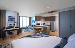 a hotel room with a bed and a kitchen at Shama Lakeview Asoke Bangkok in Bangkok
