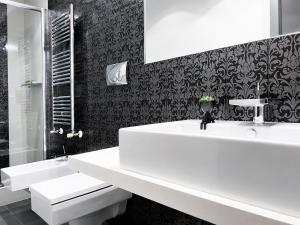 a white bathroom with a sink and a mirror at Souvenir D Italie in Alatri