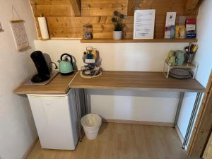 a kitchen counter with a desk in a room at Gästehaus Brigitte Duri in Rust