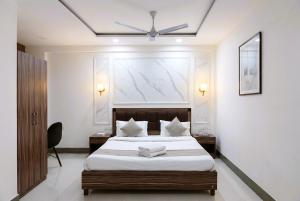 a bedroom with a bed and a ceiling fan at Hotel SP Grand Near Mohali Bus Stand & Civil Hospital in Mohali