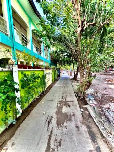 an empty street in front of a building at Tipsy Bay Inn - Malapascua in Daanbantayan