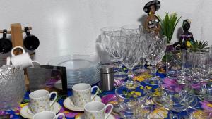 a table with glasses and plates on it at Pousada Moaçara in Estivado