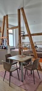 a dining room with a table and chairs at RuhREpott Hosting in Recklinghausen