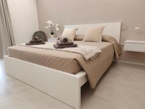 a bedroom with a large bed with two stuffed animals on it at Sole Relax Pula in Pula