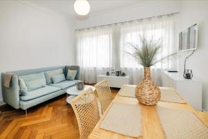 a living room with a couch and a table with a vase at Haus Spiegel - Cramergasse, Lindau Insel in Lindau