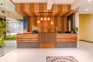 a lobby of a hotel with a reception desk at Mora Mila in Arugam Bay