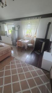 a living room with a table and a kitchen at Domek w Zaciszu in Cieszyno