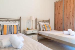 a bedroom with two beds with towels at Stone Cottage in Morónion