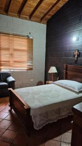 a bedroom with a large bed and a window at Casa campestre in Guarne