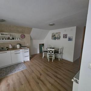 a kitchen and dining room with a table and chairs at Apartman Čardak in Gospić