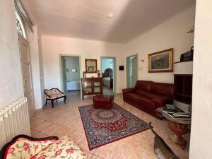 a living room with a couch and a chair at Le Balze in Capannori