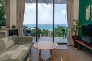 a living room with a couch and a table at V36A Horizon in Haad Yao