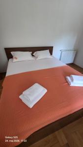 a bed with two towels on top of it at Apartman Matea in (( Glavati ))