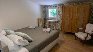 a bedroom with a bed with two towels on it at Terres du Milieu in Saint-Mayme-de-Pereyol