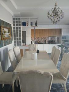 a dining room with a table and chairs at Tyom in Khodzhabegi