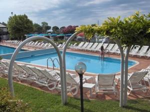 Bazén v ubytování Hotel Marina Uno nebo v jeho okolí