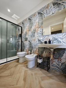 a bathroom with a toilet and a sink at La Dimora delle Muse in Sulmona