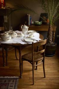 a wooden table with a tea set on it at B&B Alexandre in Herzele