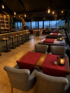 a restaurant with tables and chairs and a bar at Giray Hotel in Alanya