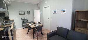 a living room with a table and chairs and a couch at Neapolis casa vacanza in Terralba