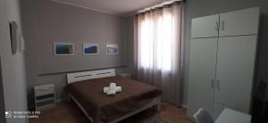 a bedroom with a bed with a cross on it at Neapolis casa vacanza in Terralba