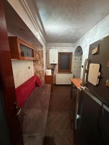 a small room with a couch and a table at Apartament MARY in Constanţa