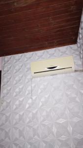 a white router sitting on top of a floor at Casa da JEANI CLEIDI in Rosário do Sul