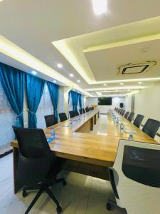 a long table with chairs and a long board room at Abad Hotel in Mogadishu
