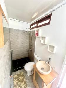 a small bathroom with a toilet and a sink at Ritualodge in Bora Bora