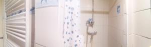 a bathroom with a shower with a shower curtain at Trapmouse hostel in Brussels