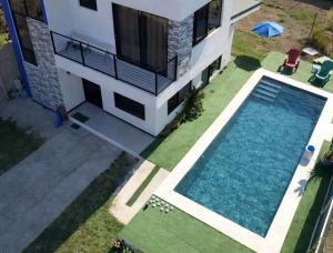 an aerial view of a house with a swimming pool at Casa Colibrí Playa Blanca in Paquera