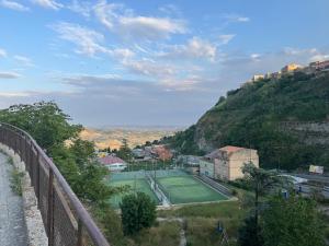 a tennis court on the side of a mountain at Mamma Adelina in Enna