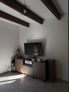 a living room with a flat screen tv on a wall at Całoroczny Domek nad Jeziorem in Białka