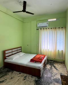 a bedroom with a bed and a ceiling fan at Southern Residency in Ferokh +5 photos