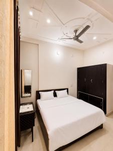 a bedroom with a bed and a ceiling fan at Radha Krishna Hotel in Karauli +32 photos