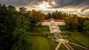 an aerial view of a house with a garden at Apartament nad bulwarem in Lidzbark Warmiński