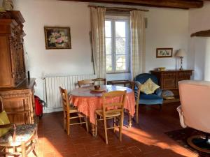 a dining room with a table and chairs at Gîte Le Tremblay in Thianges