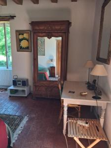 a room with a table and a mirror at Gîte Le Tremblay in Thianges