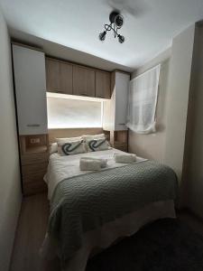 a bedroom with a large bed with a window at Casa Aliseda in Béjar