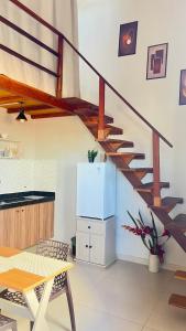 a living room with a staircase in a house at Apt estiloso 03 in Paragominas