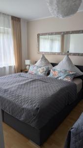 a bedroom with a large bed with pillows at 2 Zimmer Ferienwohnung nahe Schweiz in Bad Säckingen