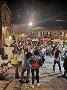 a group of people standing in a street at night at Cottage La Dolce Agogia Panicale in Panicale