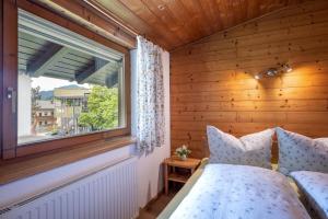 a bedroom with a bed and a window at App. Fam. Dr. Goldberger in Söll