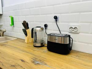 a counter with two toasterils sitting on a kitchen counter at Wood&Light in Hunedoara