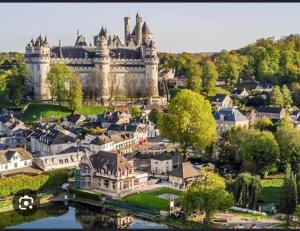 an aerial view of a large castle in a city at Maison de caractère familiale in Béthisy-Saint-Martin
