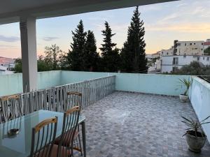 a balcony with chairs and a table and a fence at Green Villa in Šušanj